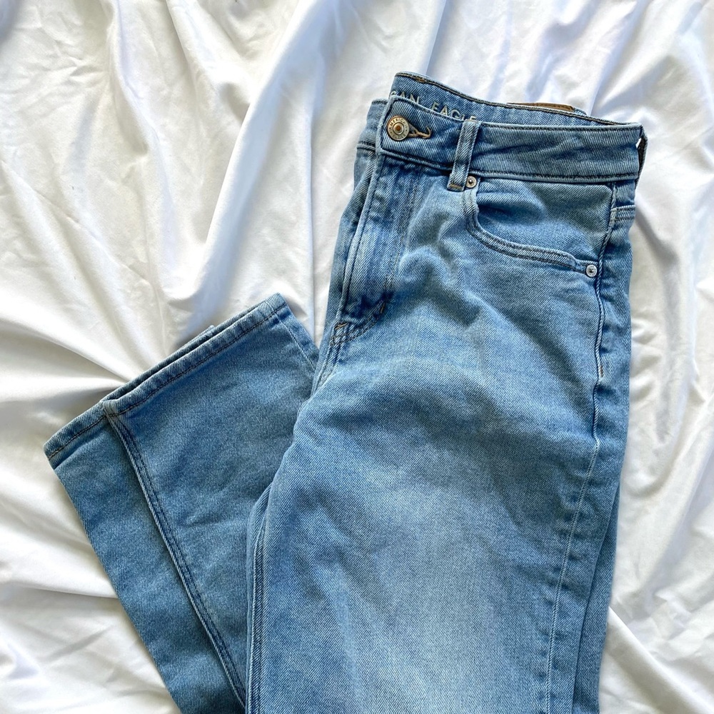 AMERICAN EAGLE MOM JEANS